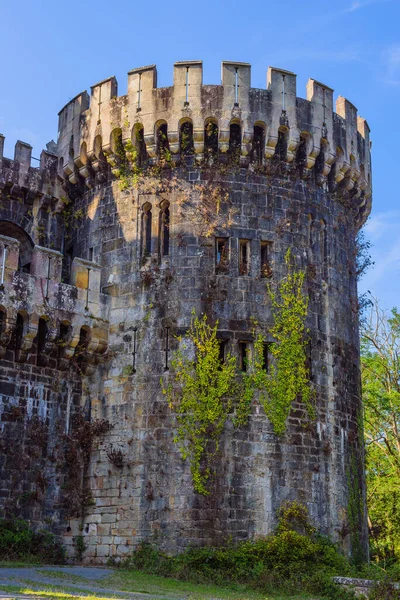 ブトロン城はバスク地方で最も印象的で美しい中世の城の一つです 北スペイン — ストック写真