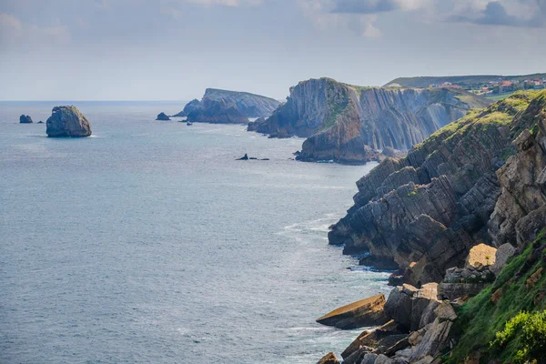 Ongelooflijke Kliffen Aan Kust Bij Het Dorp Liencres Cantabrië Noordkust — Stockfoto