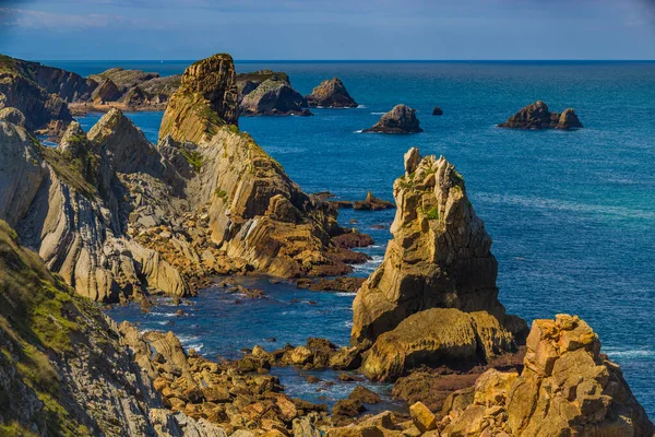 Incríveis Penhascos Costa Perto Aldeia Liencres Cantábria Costa Norte Espanha — Fotografia de Stock