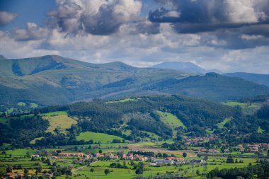 Cabarceno doğa parkında çarpıcı bir manzara. Cantabria 'da. İspanya 'nın kuzey kıyıları