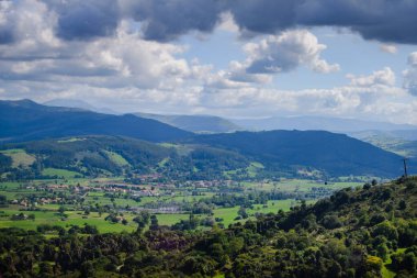 Cabarceno doğa parkında çarpıcı bir manzara. Cantabria 'da. İspanya 'nın kuzey kıyıları