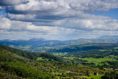 Cabarceno doğa parkında çarpıcı bir manzara. Cantabria 'da. İspanya 'nın kuzey kıyıları