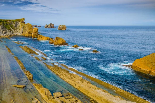 Côte Incroyable Avec Des Falaises Incroyables Près Village Liencres Cantabrie — Photo