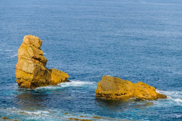 迷人的海岸 在Liencres村附近有难以置信的悬崖 坎塔布里亚西班牙北海岸 — 图库照片