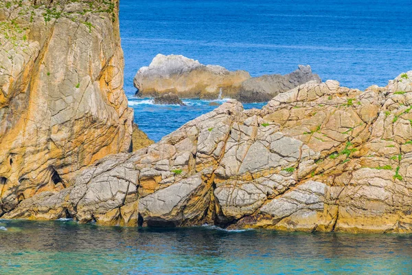 Increíble Costa Con Increíbles Acantilados Cerca Del Pueblo Liencres Cantabria — Foto de Stock