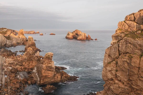 Increíbles Acantilados Costa Cerca Del Pueblo Liencres Antes Del Amanecer — Foto de Stock