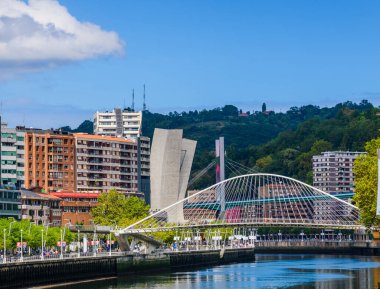 Güzel Bilbao şehrinin sokaklarında. Bask ülkesi. Kuzey İspanya