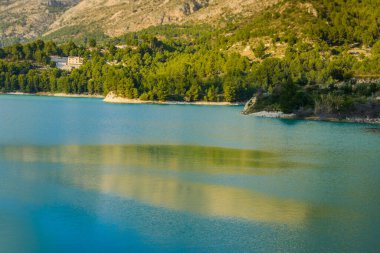 Gudalest Vadisi dağlarda güzel bir yerdir. Alicante bölgesi. İspanya