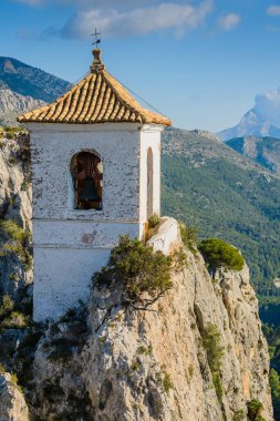 Guadalest 'teki San Jose' nin inanılmaz kalesi. Alicante bölgesi. İspanya