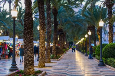 Alicante 'deki Esplanada Bulvarı. Alicante bölgesi. İspanya