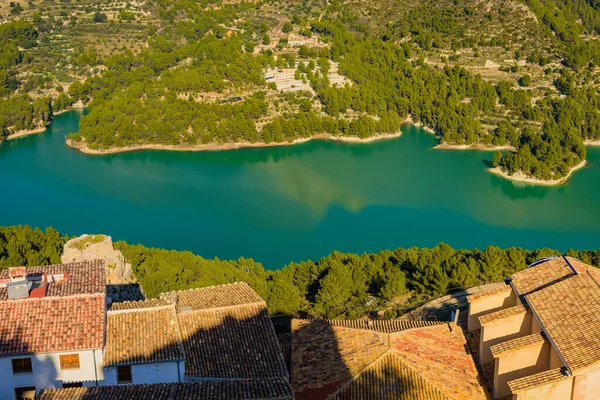 Guadalest dağlarda pitoresk eski bir kasabadır. Alicante bölgesi. İspanya
