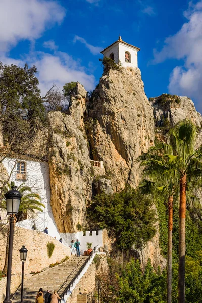 Guadalest 'teki San Jose' nin inanılmaz kalesi. Alicante bölgesi. İspanya