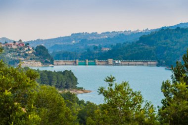 Gudalest Vadisi dağlarda güzel bir yerdir. Alicante bölgesi. İspanya