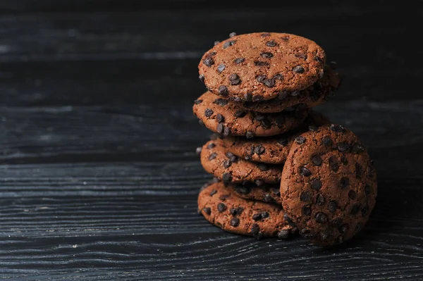 Galletas Avena Con Chocolate Sobre Fondo Madera Oscura — Foto de Stock