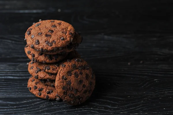 Galletas Avena Con Chocolate Sobre Fondo Madera Oscura — Foto de Stock