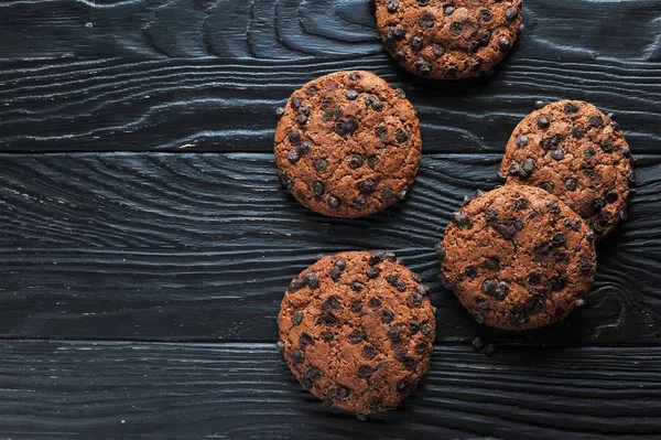 Galletas Avena Con Chocolate Sobre Fondo Madera Oscura — Foto de Stock