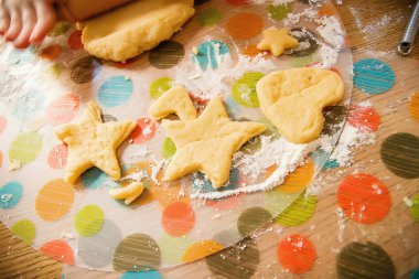 hamur çocuklar tarafından gelen çerezleri pişirme