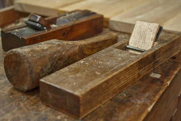 Hobel und Holzhammer — Stockfoto