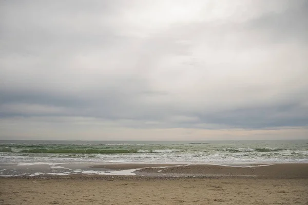 Olas de color turquesa de un océano furioso —  Fotos de Stock