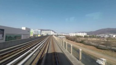 Bir insansız tren Gimhae, Busan/An insansız tren Gimhae, Busan, Güney Kore Asya zaman 12-31-2017
