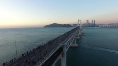 Havadan görünümü güneşin doğuşunu Gwangan yeni yıl, Busan/havadan görünümü Gwangan köprü zaman yeni yükselişi güneş zaman Köprüsü'nün yıl, Busan, Güney Kore, Asya