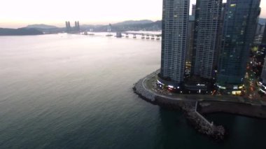 Deniz kenti 20180105 hava deniz şehir günbatımı, Busan, Güney Kore, Asya zaman Ocak-05-2018 günbatımı / havadan görünümü