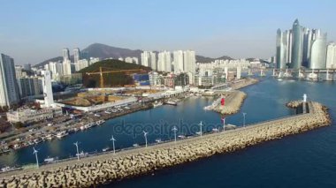 Beomil2 limanıdır Haeundae arasında yer alan ve Gwangalli / Beomil2 Port Jan-15-2018 zaman. Beomil2 bağlantı noktası Haeundae arasında yer alan ve Gwangalli var. küçük bağlantı noktası ve iki deniz feneri