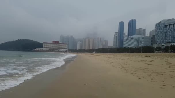 Regenachtige bewolkte Winter Haeundae Beach — Stockvideo
