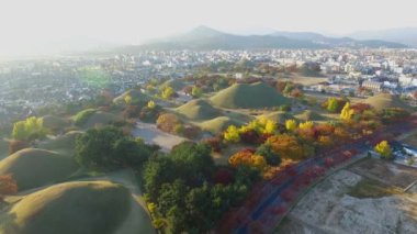 Daereungwon olan büyük antik mezarlar of Kings / Daereungwon Kings büyük antik mezarlar. Gyeongju bin yıl boyunca Silla Britanya'nın başkentiydi. Gyeongju, Güney Kore, Asya zaman Kasım-06-2017