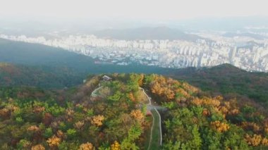 Geumjeong dağ kale güney kapısında sonbaharında 2017 / 2017 sonbahar Geumjeong dağ kalenin Güney kapısı, Busan, Güney Kore, Asya