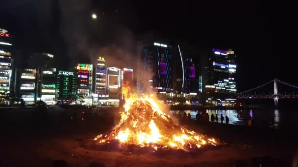 Gwangalli Beach, Busan, Güney Kore, Asya büyük dolunay evinde — Stok video