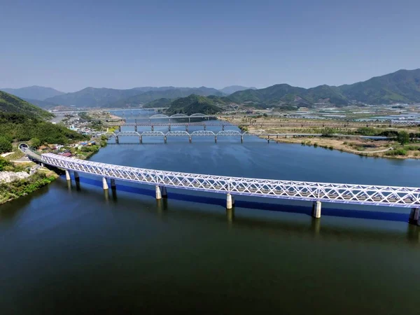 Samrangjin와 김해, 한국, 아시아 사이 낙 동강에 다양 한 교량 — 스톡 사진