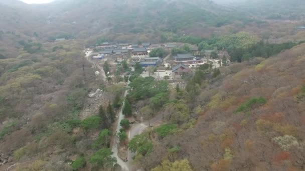 봄 시즌, 부산, 한국, 아시아에서 범어사의 풍경 — 비디오