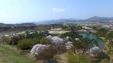 Bahar Donggung Palaca ve Wolji gölet Gyeongju, Güney Kore, Asya / bahar Donggung Palaca ve Wolji gölet Gyeongju, Güney Kore, Asya zaman Nisan-03-2018