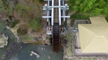 Büyük Korece tarzı Watermill of Bomun Park, Gyeingju, Güney Kore, Asya / büyük Korece tarzı Watermill of Bomun Park, Gyeingju, Güney Kore, Asya zaman Nisan-03-2108