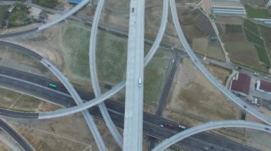 Karayolu trafik ve Daegam Jc Gimhae, Güney Kore, Asya / karayolu trafik, Daegam Jc Gimhae, Güney Kore, Asya zaman Nisan-18-2018