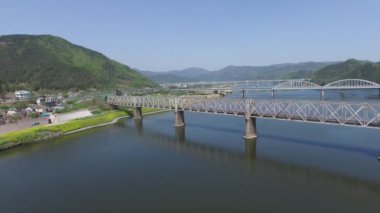 Nakdong nehir Samrangjin ve Gimhae, Güney Kore, Asya arasında çeşitli köprülerde / Gimhae, Güney Kore, Asya zaman Nisan-19-2018 arasındaki Samrangjin Nakdong Nehri üzerinde çeşitli köprüler