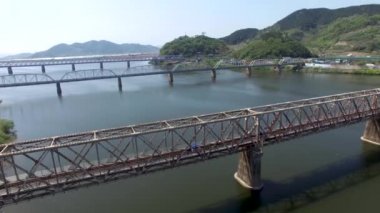 Nakdong nehir Samrangjin ve Gimhae, Güney Kore, Asya arasında çeşitli köprülerde / Gimhae, Güney Kore, Asya zaman Nisan-19-2018 arasındaki Samrangjin Nakdong Nehri üzerinde çeşitli köprüler