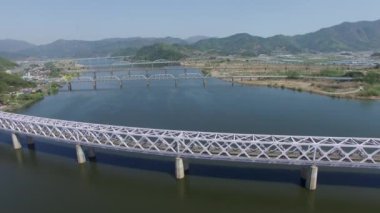 Nakdong nehir Samrangjin ve Gimhae, Güney Kore, Asya arasında çeşitli köprülerde / Gimhae, Güney Kore, Asya zaman Nisan-19-2018 arasındaki Samrangjin Nakdong Nehri üzerinde çeşitli köprüler