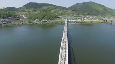 Nakdong nehir Samrangjin ve Gimhae, Güney Kore, Asya arasında çeşitli köprülerde / Gimhae, Güney Kore, Asya zaman Nisan-19-2018 arasındaki Samrangjin Nakdong Nehri üzerinde çeşitli köprüler
