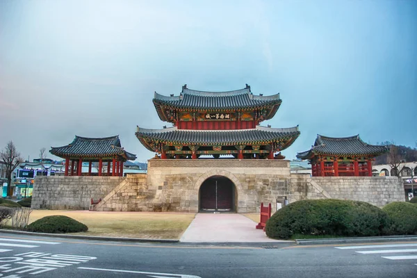 Vue Aérienne De La Porte Traditionnelle Coréenne Pungnammun à Jeonju Hanok Village, Jeonju, Jeonbuk, Corée Du Sud, Asie — Photo