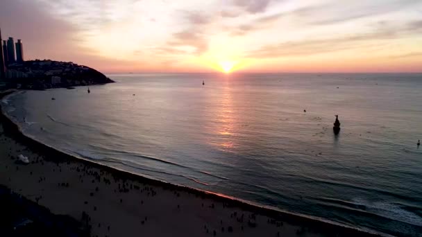 Luchtfoto Van Zonsopgang Haeundae Beach Bij Nieuwjaar Busan Zuid Korea — Stockvideo