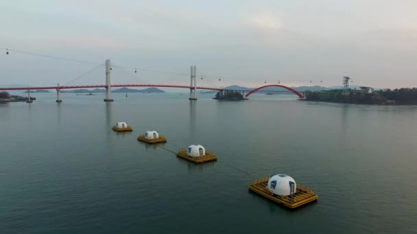 Vista Aérea Del Puente Samcheonpodaegyo Pensiones Marinas Sacheon Sacheon Gyeongnam — Vídeos de Stock