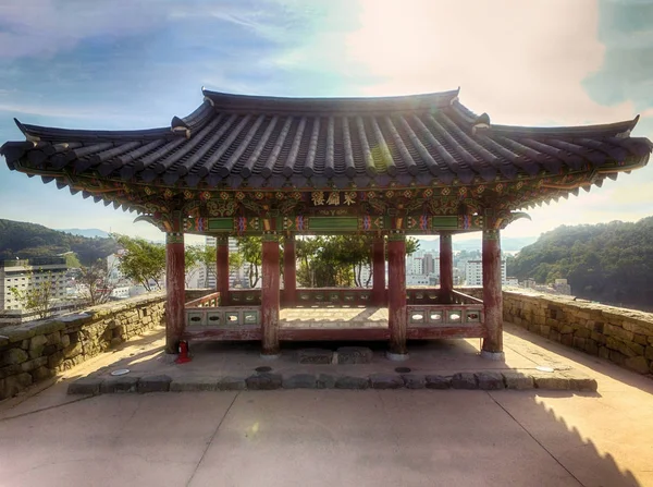 Luchtfoto van Dongpirang Mural Village van Tongyeong, Gyeongnam, — Stockfoto