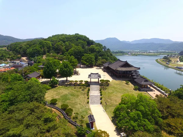 Vista aérea del pabellón de Yeongnamru en Milyang, Gyeongnam, Corea del Sur, Asia —  Fotos de Stock