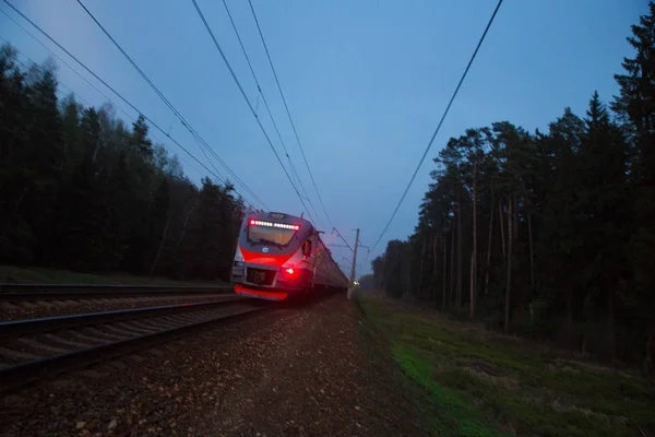 Trein en zonsondergang — Stockfoto