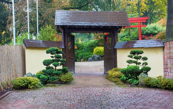 Fantastic autumn in Japanese garden in Kaiserslautern. — Stock Photo, Image