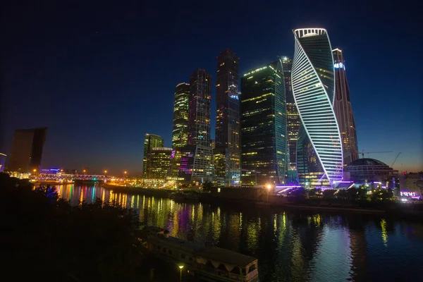 Москва - город - группа небоскребов — стоковое фото