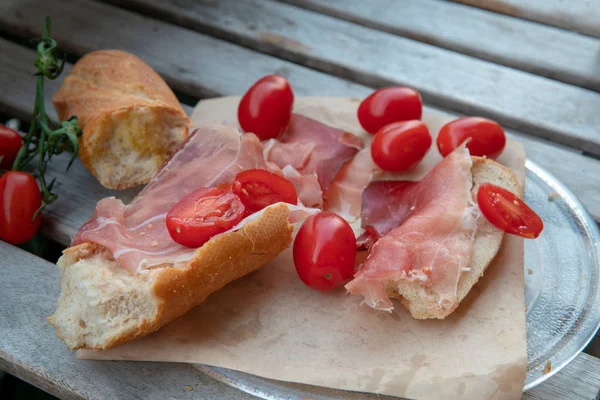 Jamón Parma Con Tomates Para Sándwich Baguette Ciudad Parma Uno — Foto de Stock