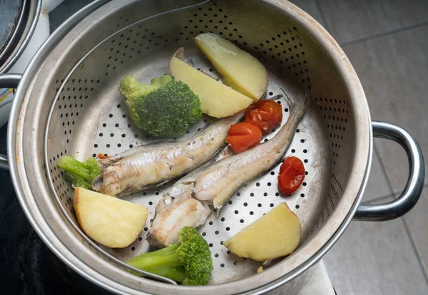 Stewed pollock, potatoes and broccoli — Stock Photo, Image